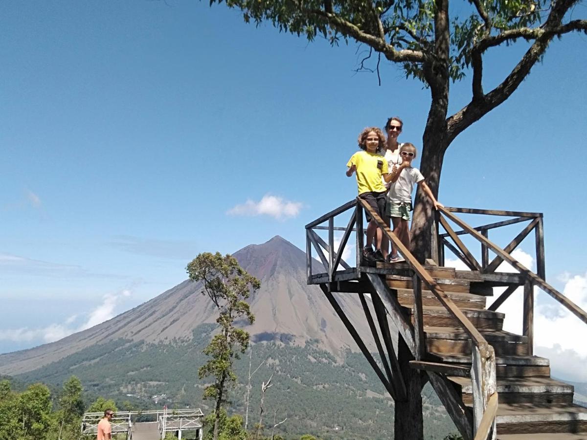 Bajawa Arnolds Familly Homestay מראה חיצוני תמונה
