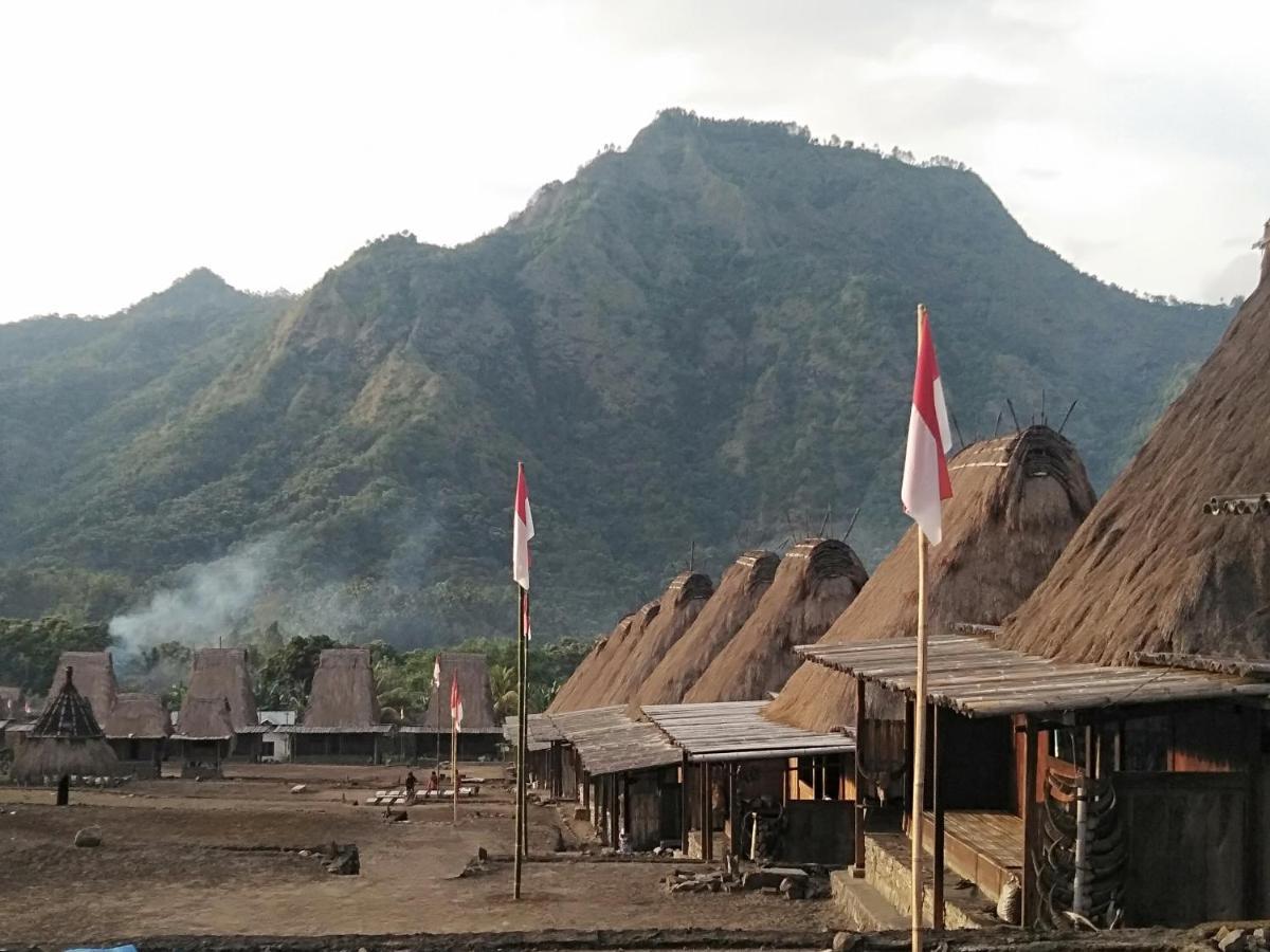 Bajawa Arnolds Familly Homestay מראה חיצוני תמונה