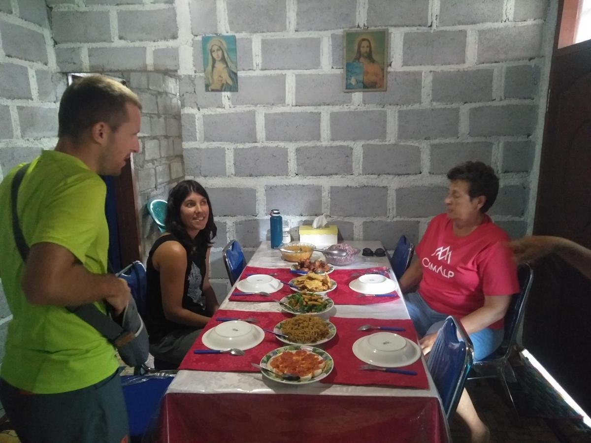 Bajawa Arnolds Familly Homestay מראה חיצוני תמונה