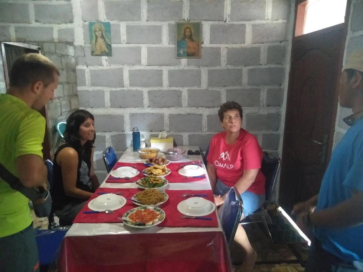 Bajawa Arnolds Familly Homestay מראה חיצוני תמונה