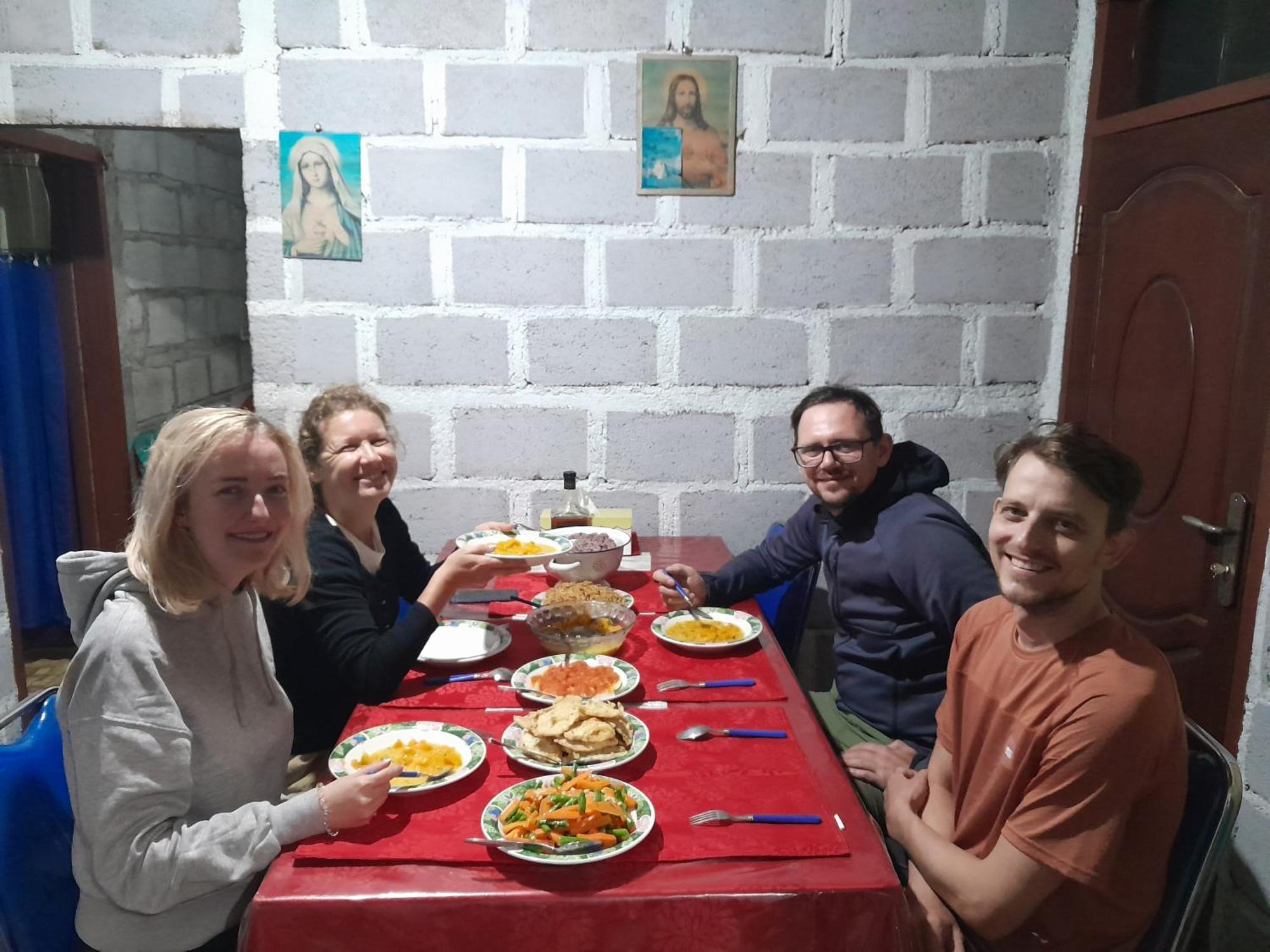 Bajawa Arnolds Familly Homestay מראה חיצוני תמונה