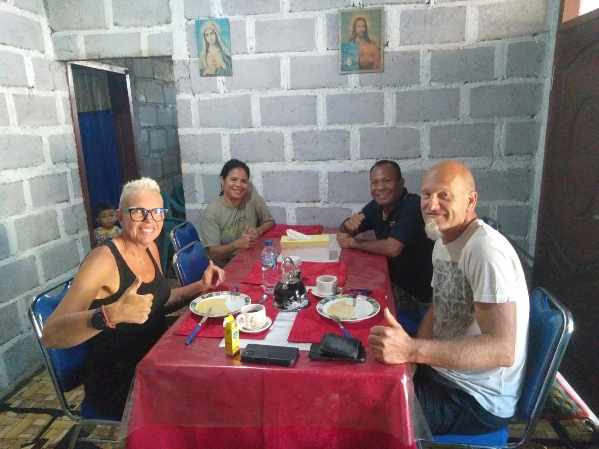 Bajawa Arnolds Familly Homestay מראה חיצוני תמונה