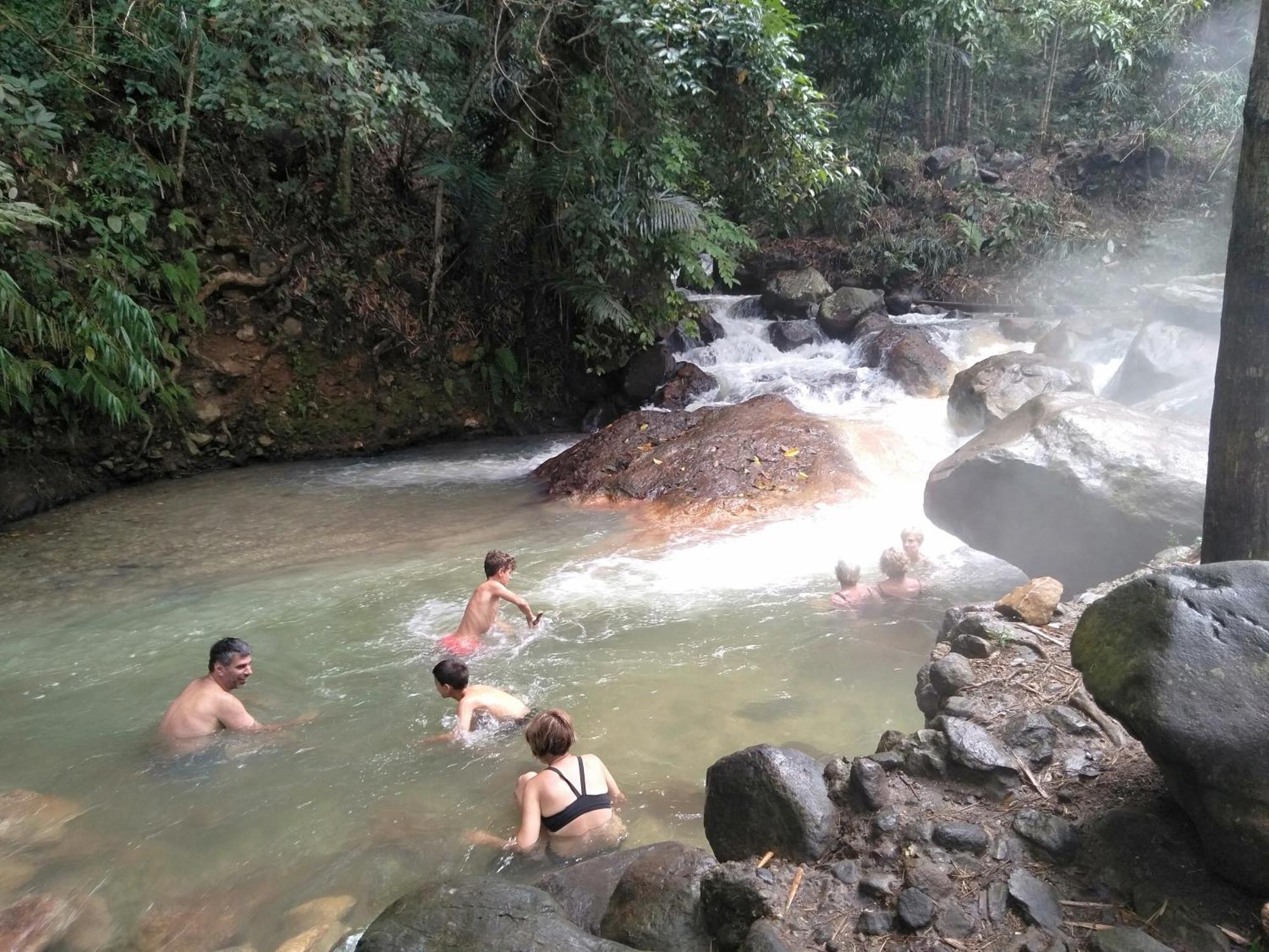 Bajawa Arnolds Familly Homestay מראה חיצוני תמונה